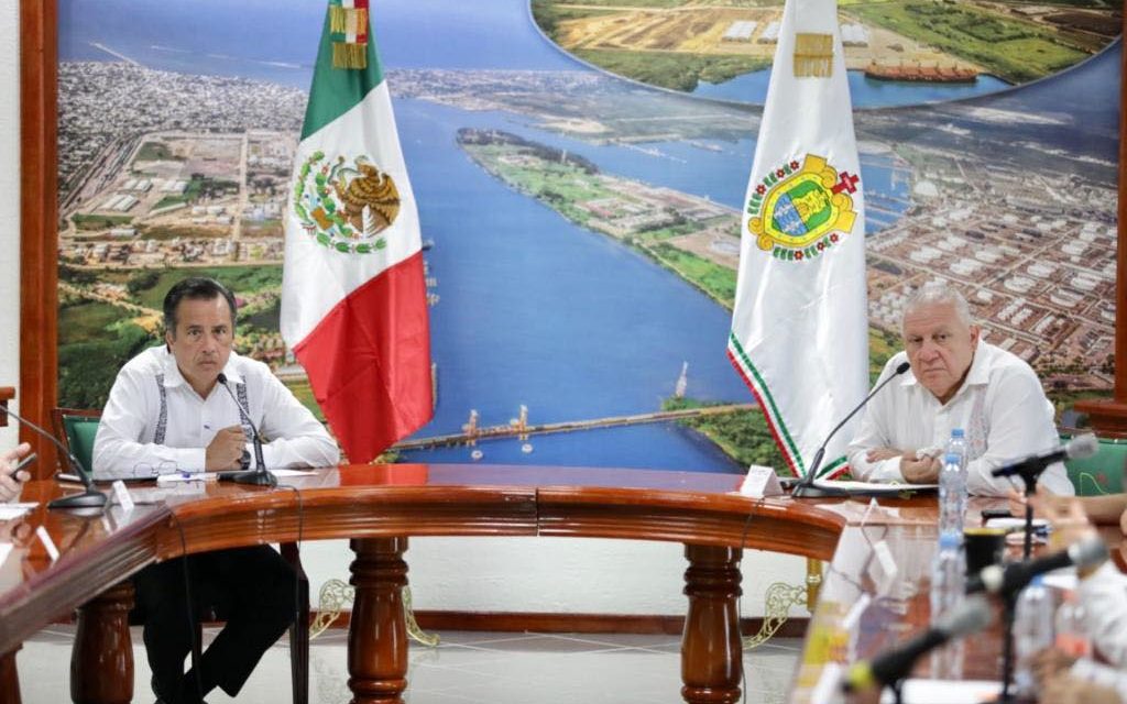 Cuitláhuac con Ken Salazar