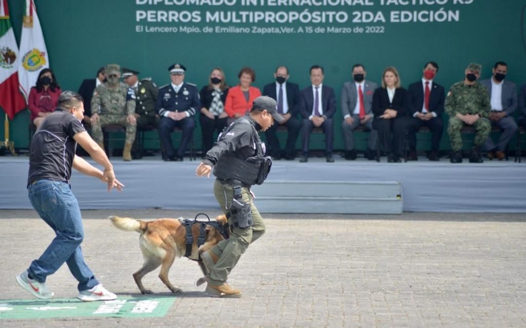 Hugo Gutiérrez y sus perros