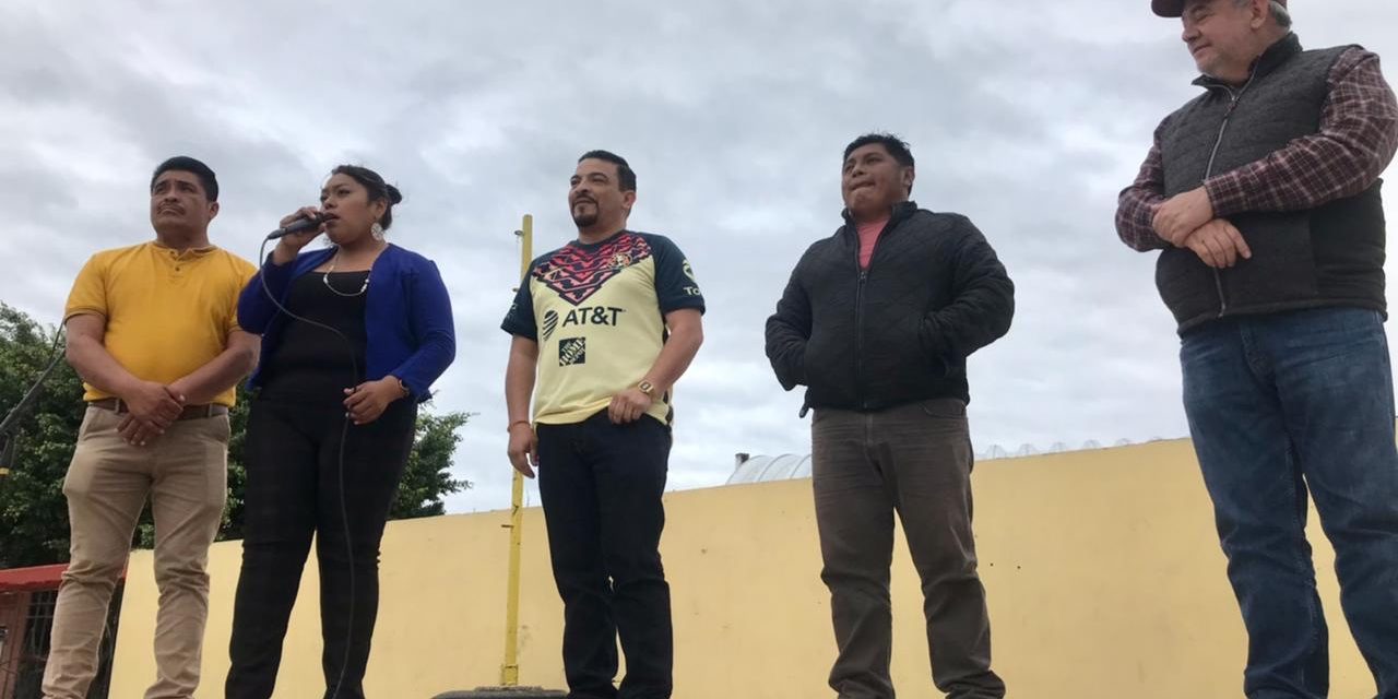 Dialogó Juan Javier Gómez Cazarín con el pueblo de Oteapan