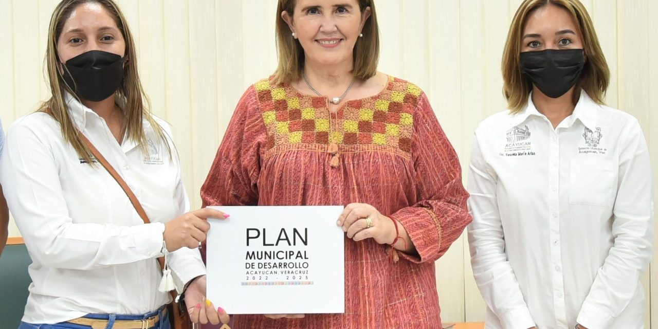 Recibe Diputada Planes Municipales de Desarrollo 2022-2025