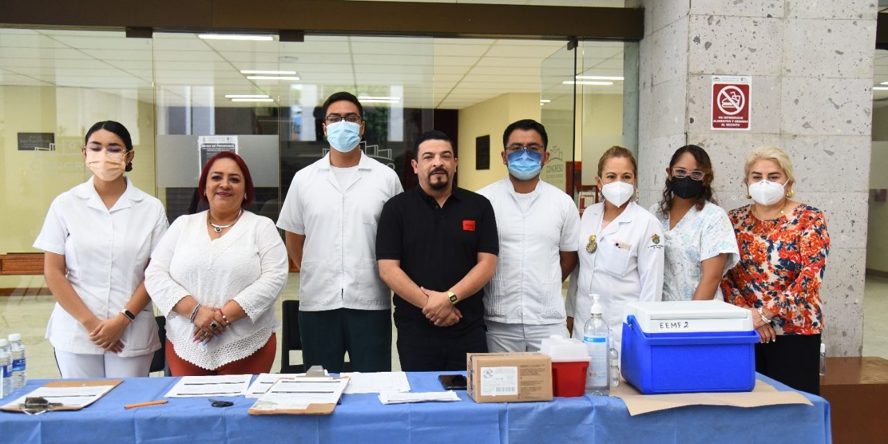 Realizan en el Congreso campaña de vacunación contra Covid-19