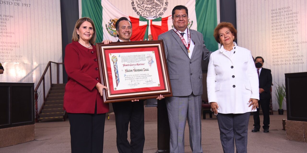 Entrega Congreso al Dr. Héctor Vázquez la medalla “Heberto Castillo Martínez”