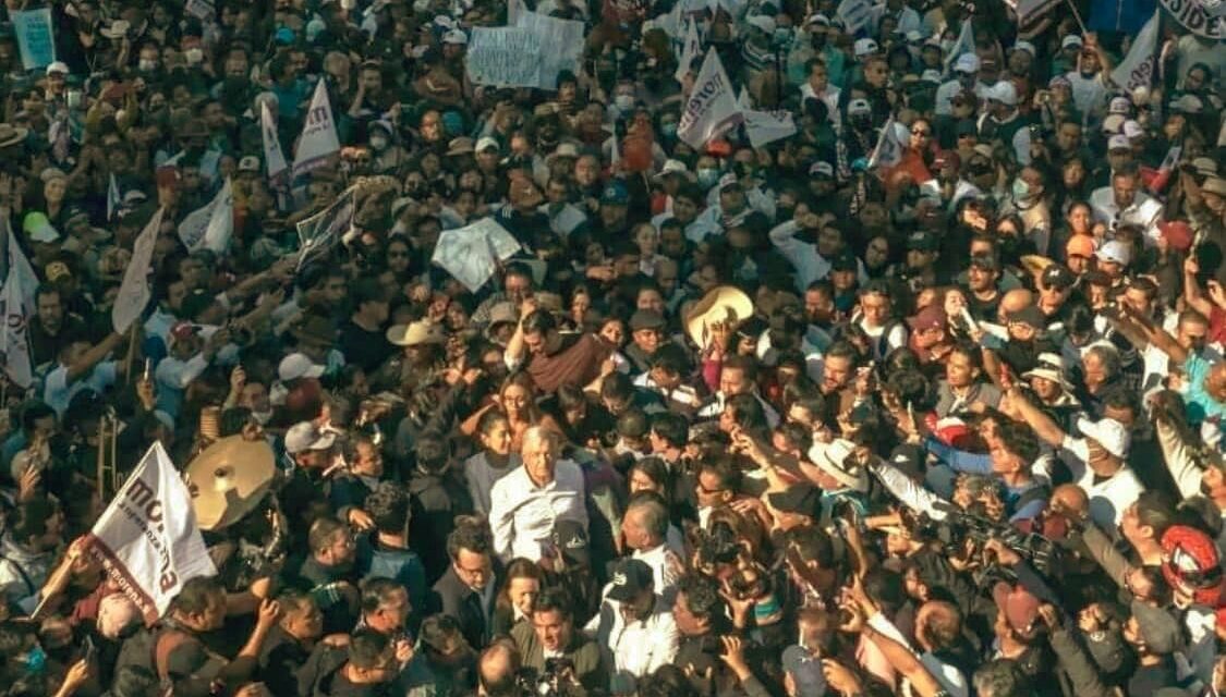 <strong>Poderosos políticos fusionados con el pueblo en la marcha del domingo</strong>