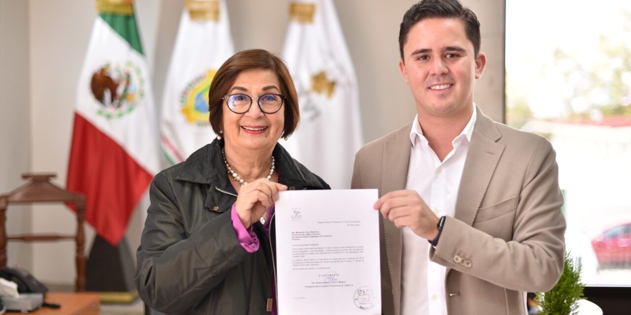 Entrega Rafa Fararoni Primer Informe Legislativo ante Mesa Directiva del Congreso de Veracruz