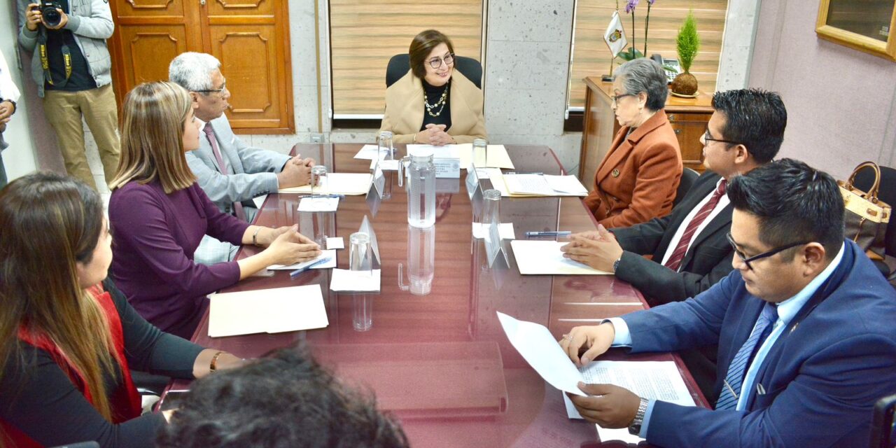 Celebran convenio Congreso y Universidad de la Huasteca Veracruzana