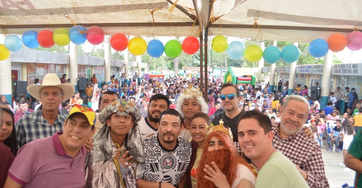 La sonrisa de las niñas y niños es la felicidad de las familias: Gómez Cazarín