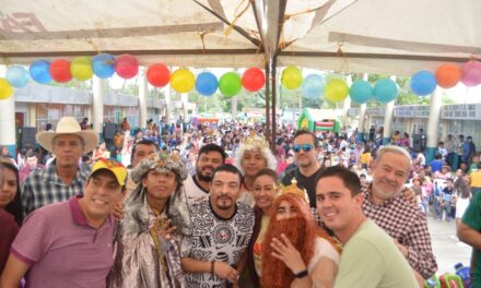 La sonrisa de las niñas y niños es la felicidad de las familias: Gómez Cazarín