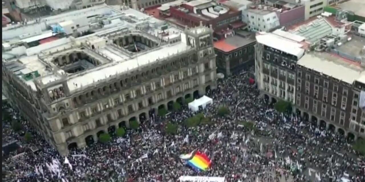 ¡Lo volvió a hacer! AMLO llenó el Zócalo de la CDMX