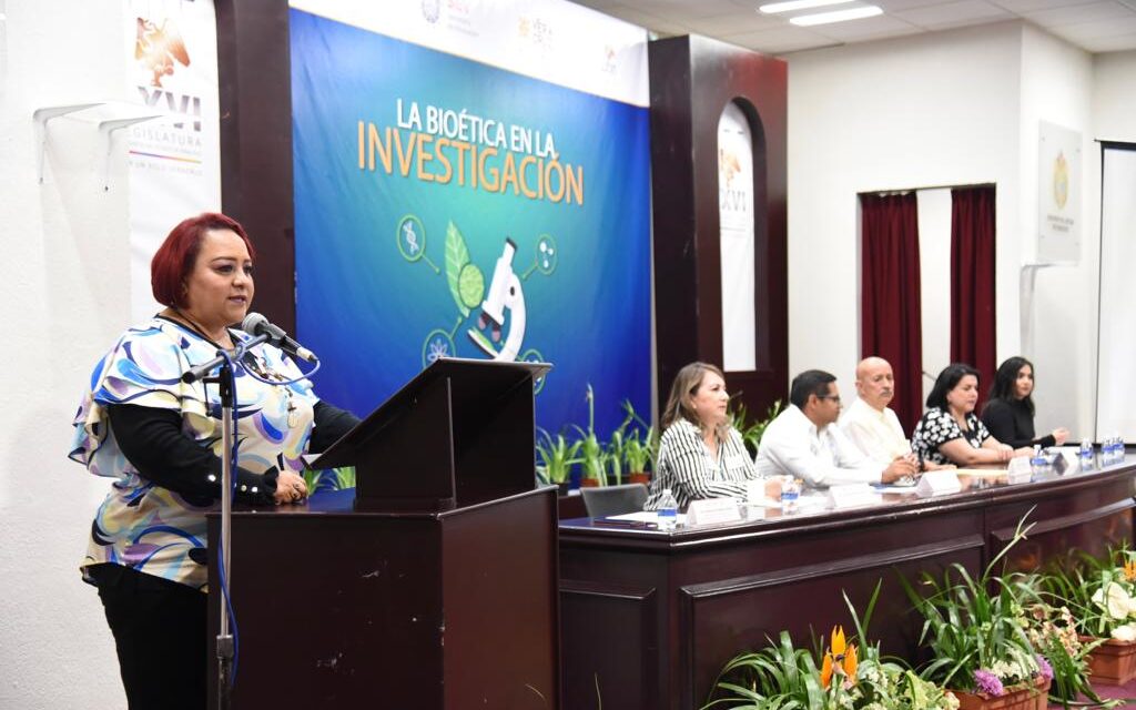 Inaugura Diputada conferencia magistral La Bioética en la investigación