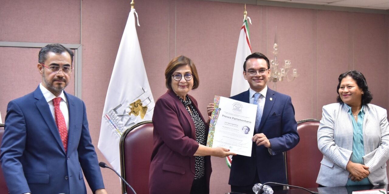 Celebra Presidenta del Congreso 4° aniversario del Semillero de Derecho de la UV