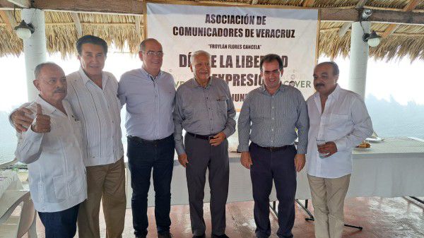 Tres corcholatas comieron juntos. ¿Renunciar o no renunciar?