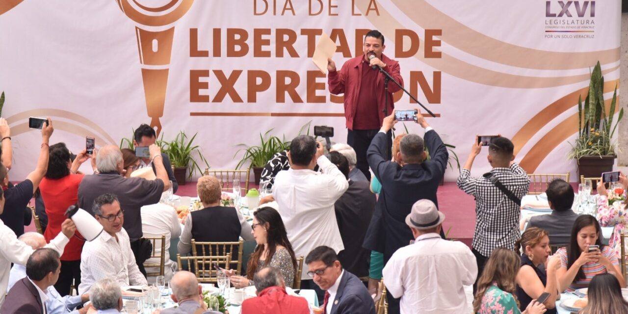 Por Día de la Libertad de Expresión, conviven diputados con medios de comunicación