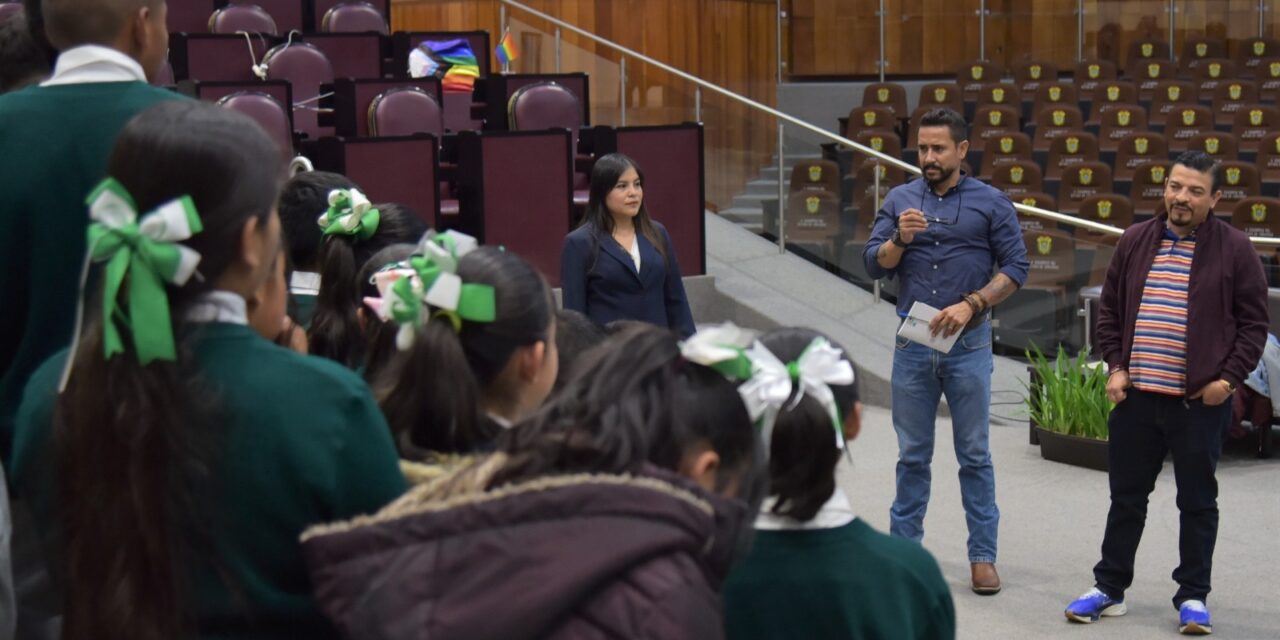 Recibe Congreso a estudiantes de secundaria, de Perote