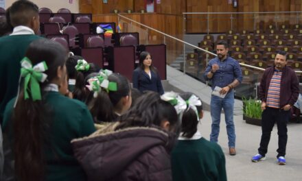 Recibe Congreso a estudiantes de secundaria, de Perote