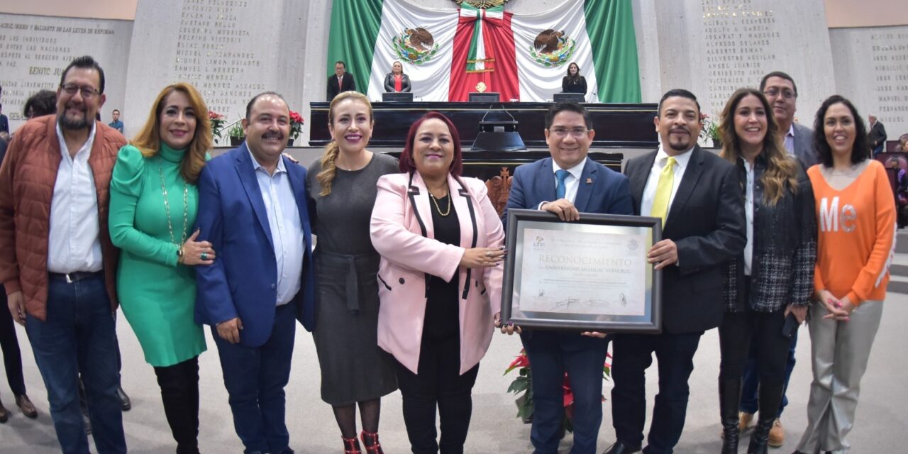 Entregan reconocimiento a institución ganadora del proyecto de memorial