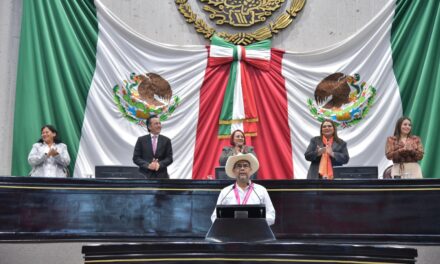 Entrega Poder Legislativo a Gilberto Gutiérrez la medalla Adolfo Ruiz Cortines