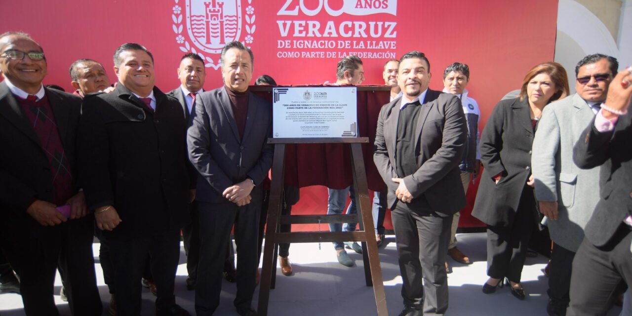 Asiste Congreso a conmemoración de los 200 años de Veracruz como parte de la Federación