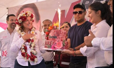 CIUDAD MENDOZA FELICITA A ROCÍO NAHLE POR SU CUMPLEAÑOS