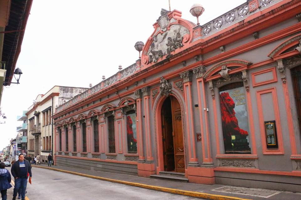 Evacúan de manera preventiva la ‘Prepa Juárez’ en Xalapa