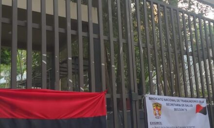 Trabajadores de Salud del Estado se manifiestan con paro laboral, exigen atención del gobierno