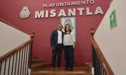 Devela Rocío Nahle placa en la Señorial Misantla