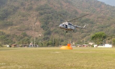 Continúan con aeronaves combate a incendio forestal en Tlilalpan
