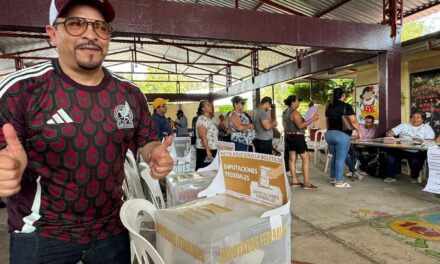 Emite su voto Juan Javier Gómez Cazarin