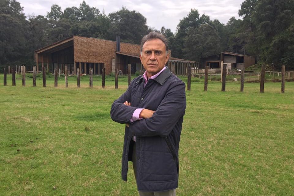 Yunes Linares mueve el avispero y le llueven respuestas 