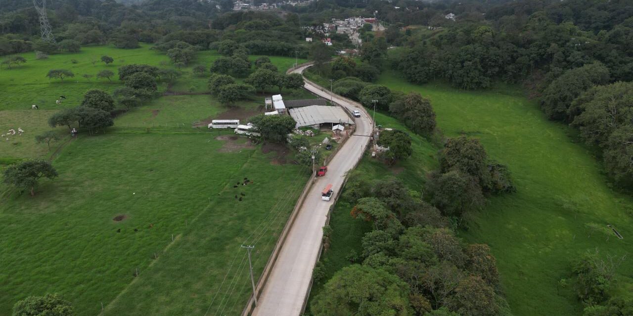 Inaugura Gobernador reconstrucción del camino a La Haciendita, en Banderilla