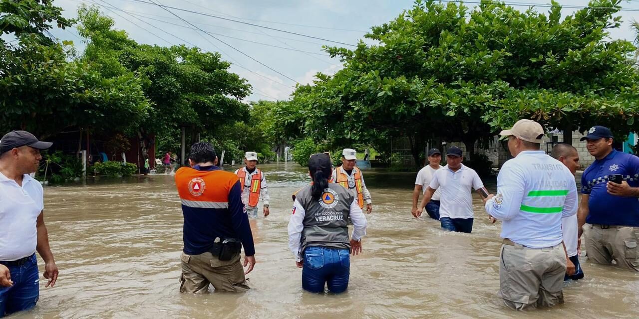 Fuerzas de tarea de los 3 órdenes de gobierno coordinan atención por inundación en Tierra Blanca