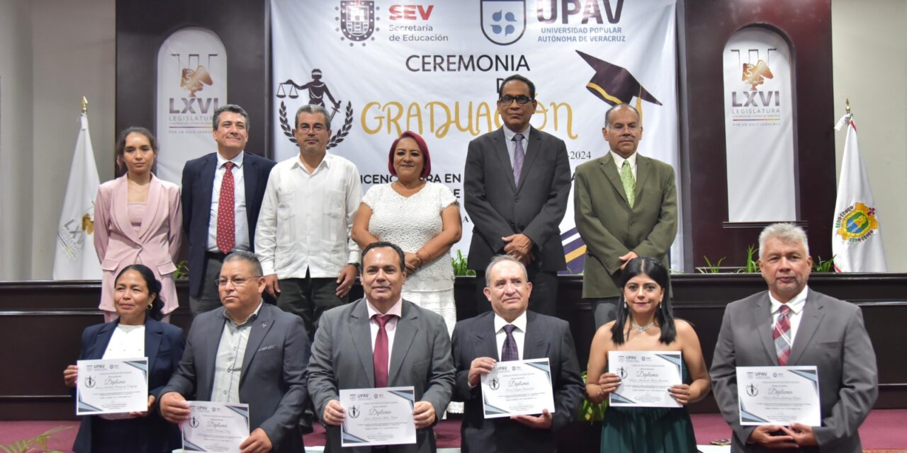 Acompaña Presidenta del Congreso a estudiantes egresados de la UPAV