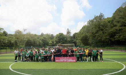 Jugadores profesionales de Cruz Azul en inauguración de canchas de ‘Molino de San Roque’ en Xalapa