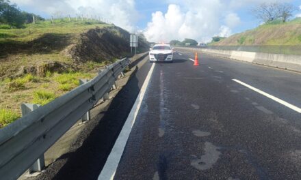 Fuerzas de tarea mantienen tareas de búsqueda y rescate en accidente vehicular en Libramiento de Xalapa