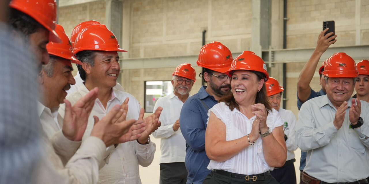 Rocío Nahle asiste a ceremonia por 59 aniversario del IMP en Boca del Río