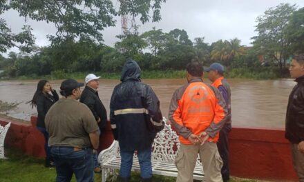 En vigilancia y atención el incremento del Río Agua Dulce