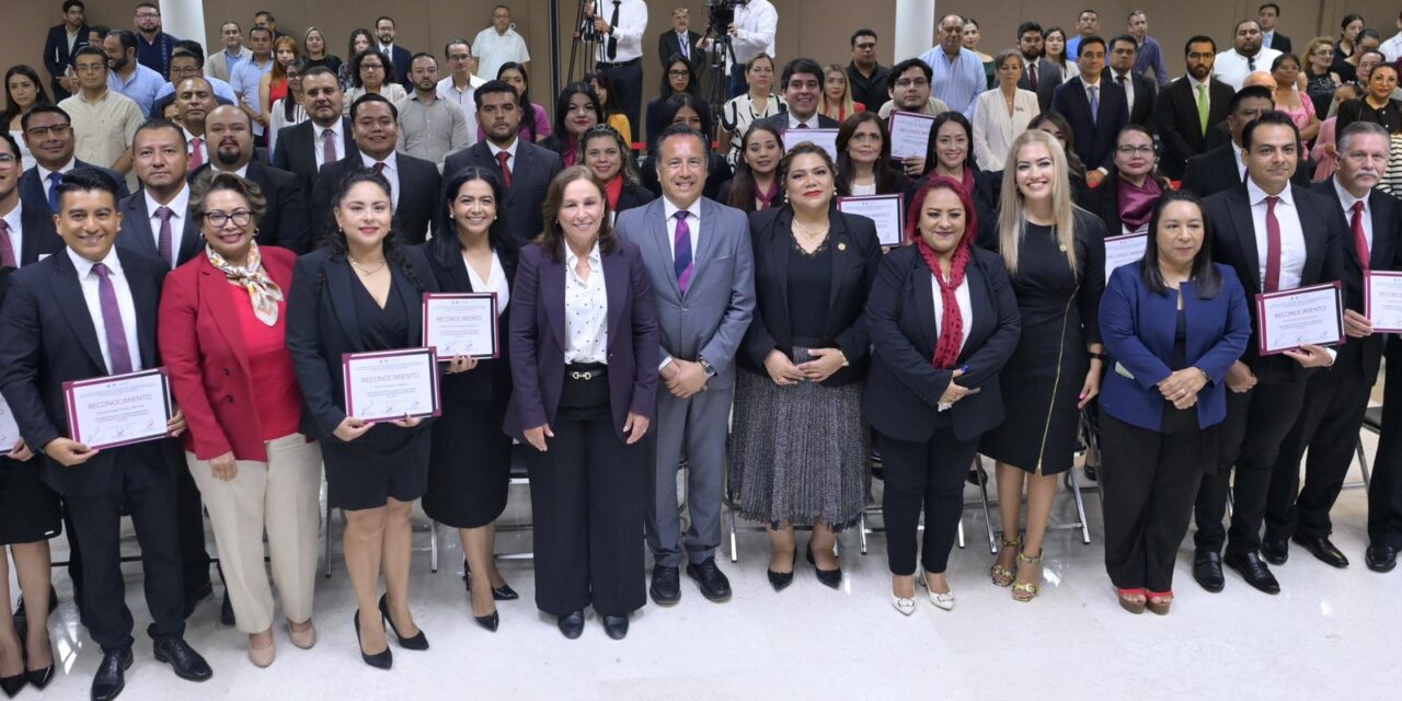 Asiste Rocío Nahle a ceremonia de Clausura de Primera Especialidad en Derecho Anticorrupción