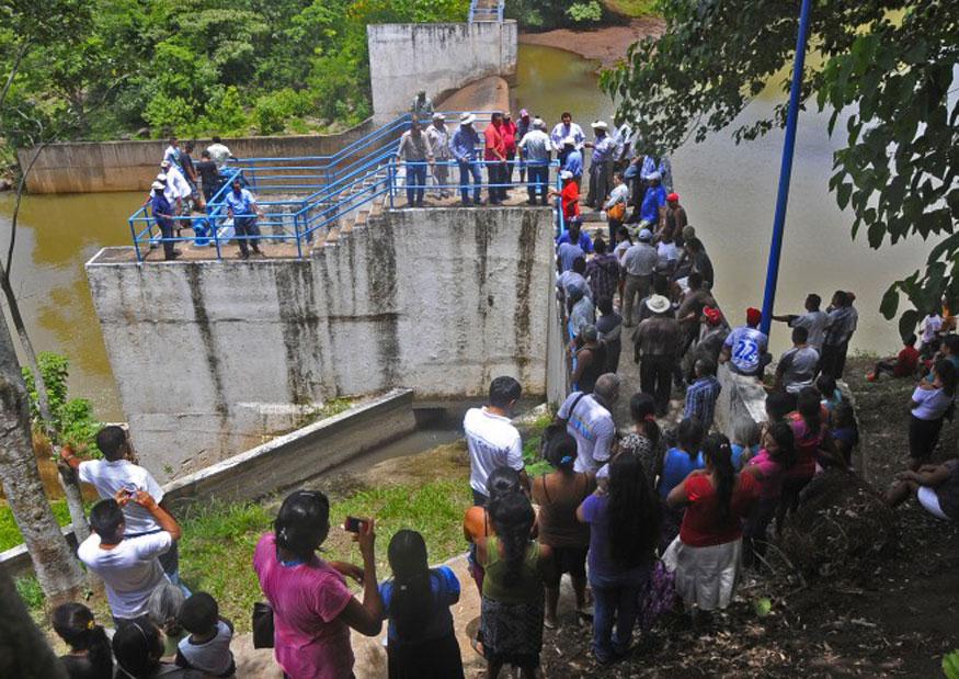 Logran acuerdo Tatahuicapan y Coatzacoalcos, reabren válvulas, confirma Cuitláhuac