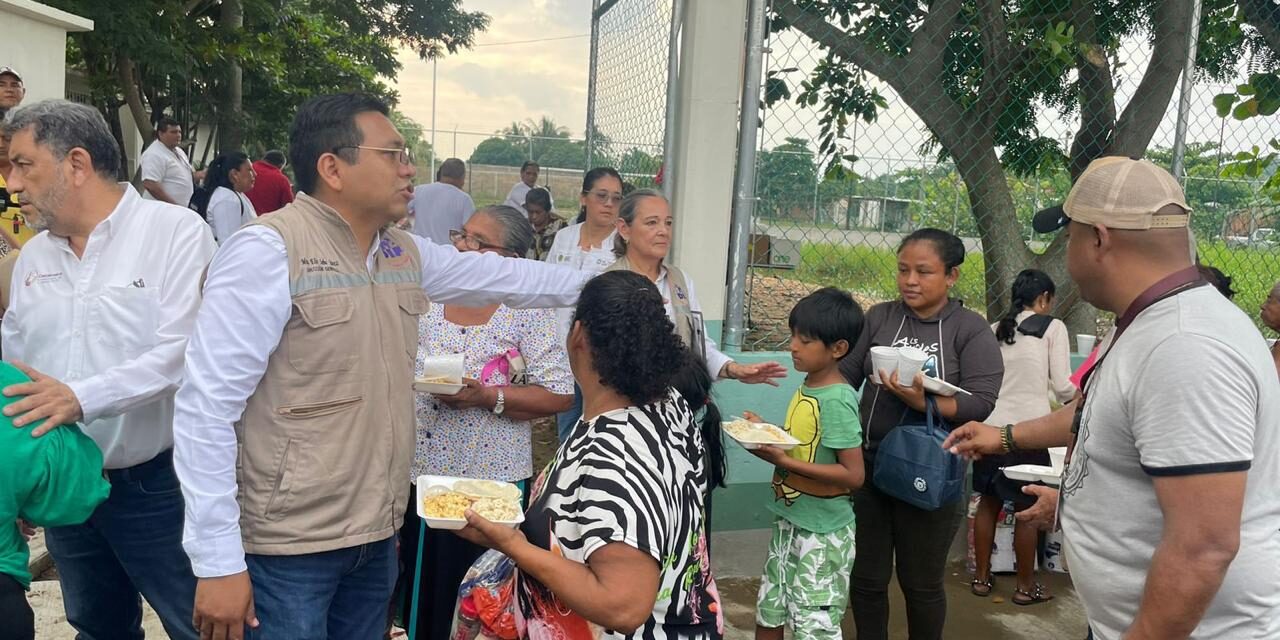 Con puente aéreo, insumos y brigadas médicas mantiene Gobierno del Estado atención por lluvias en el sur