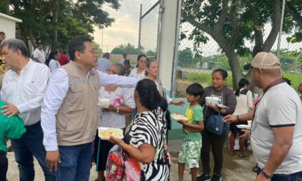 Con puente aéreo, insumos y brigadas médicas mantiene Gobierno del Estado atención por lluvias en el sur