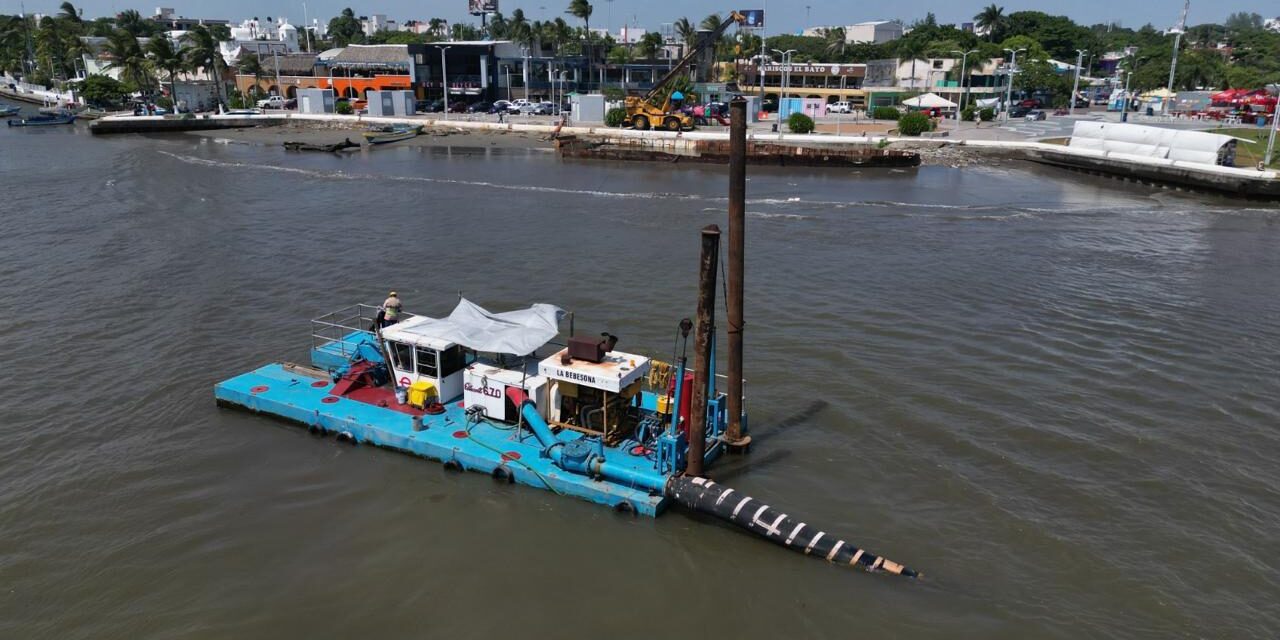 Mediante dragado, rescata Gobierno pesca y turismo en río Jamapa