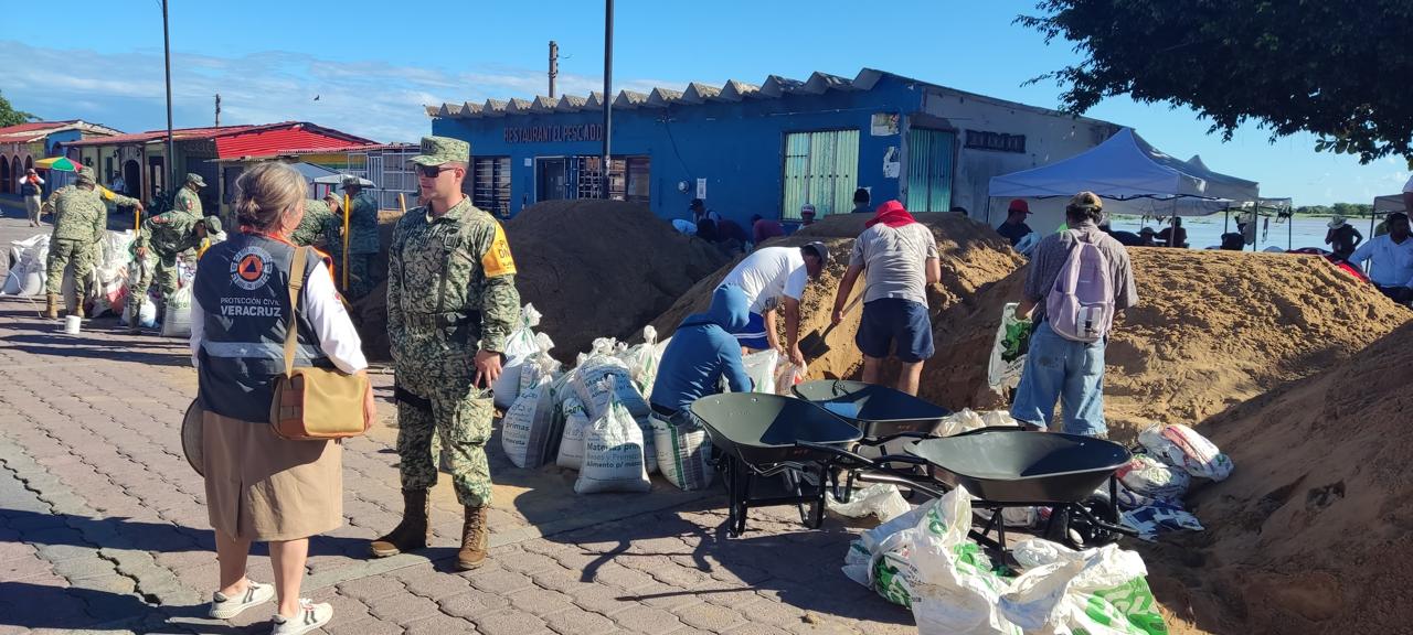 En Tlacotalpan, fuerzas de tarea y población coordinan las acciones de preparación ante avenida del Papaloapan