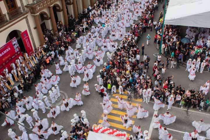 Esperan romper récord de más bailarines bailando ‘La Bamba’ este año en Xalapa