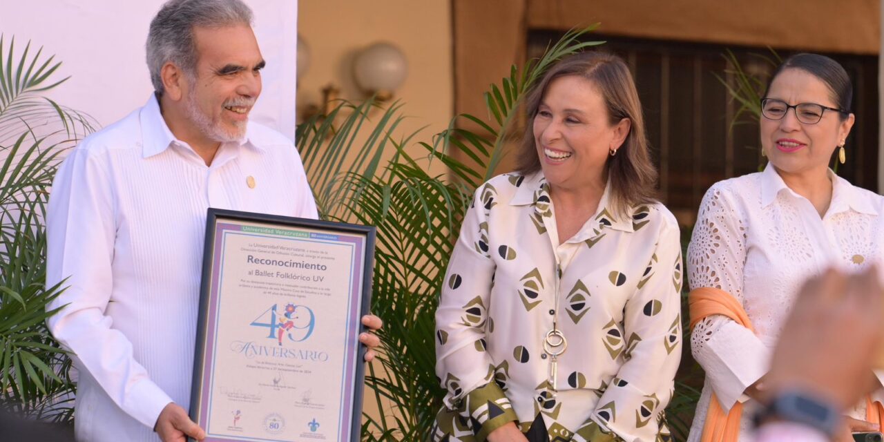 ROCÍO NAHLE APLAUDE RECORD DE BALLET FOLKLORICO DE LA UV