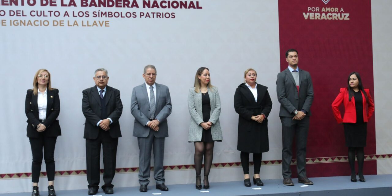 Con patriotismo, Gobierno del Estado rinde homenaje a la Bandera Nacional