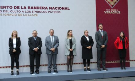 Con patriotismo, Gobierno del Estado rinde homenaje a la Bandera Nacional