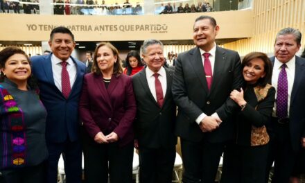 Rocío Nahle, presente en la toma de protesta del Gobernador de Puebla