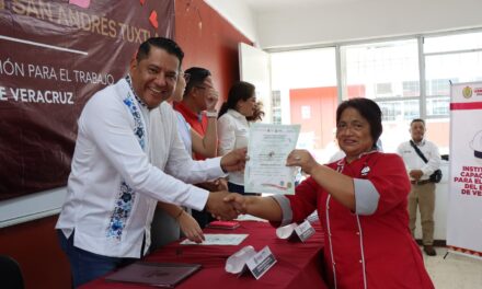 Gobierno de Veracruz refuerza capacitación y empleo en Los Tuxtlas