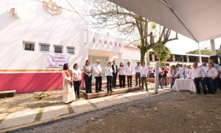 Sheinbaum y Nahle ponen en marcha La Clínica es nuestra en Veracruz