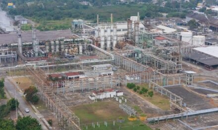 Apuesta Sheinbaum por rescate de la petroquímica nacional; recorre complejo petroquímico Escolín