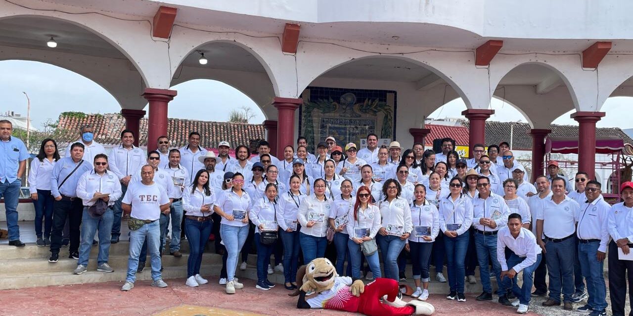 Maestros brigadistas promueven educación con jóvenes desde Zongolica hasta Papantla